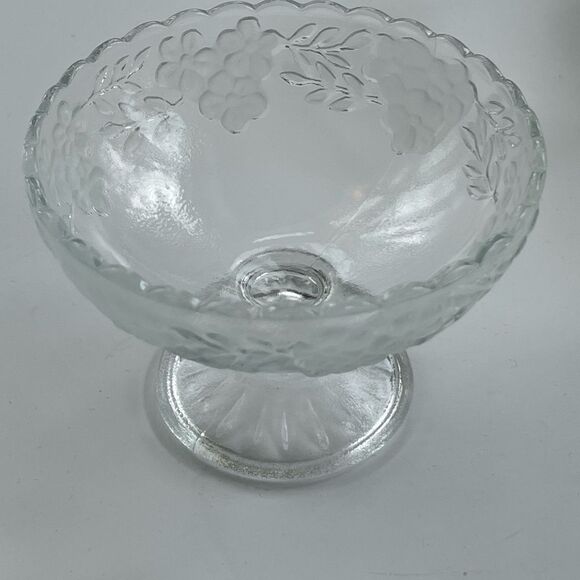 Vintage Dessert Footed Pressed Glass Bowls • Raised Frosted Daisy Pattern • (2) - Picture 10 of 10